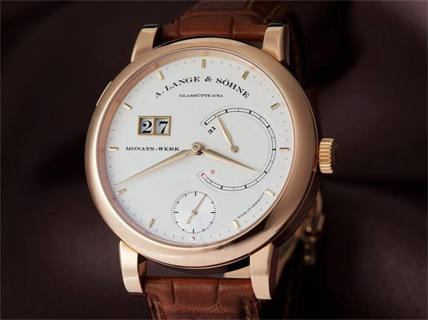 朗格手表磕碰了处理方法